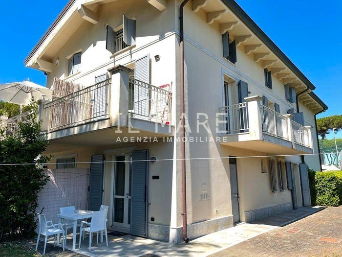 Casa con 6 locali in vendita in Cinquale, Montignoso