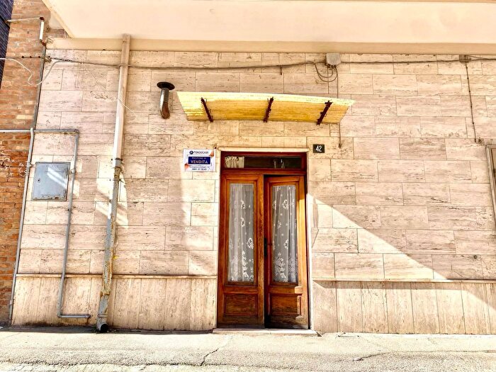 Casa bilocale in vendita in Via Generale Saverio Folliero, Lucera