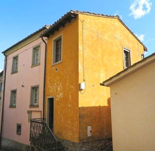 Casa con 6 locali in vendita in Via Del Borgo, Bagnone