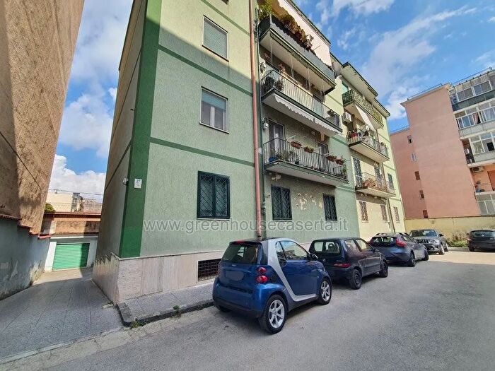 Appartamento quadrilocale in vendita in Via Gino Chierici, Caserta