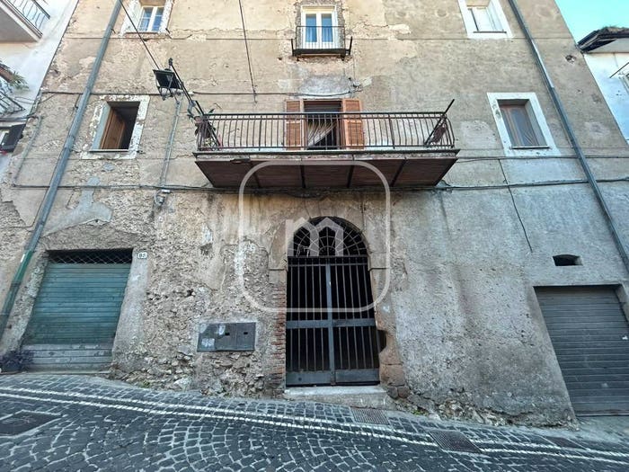 Appartamento trilocale in vendita in Via Giuseppe Garibaldi, Centro, Artena