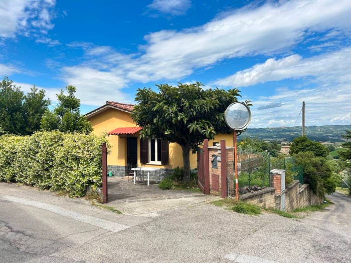 Casa quadrilocale in vendita in Strada da Cetona alle Piazze, Cetona