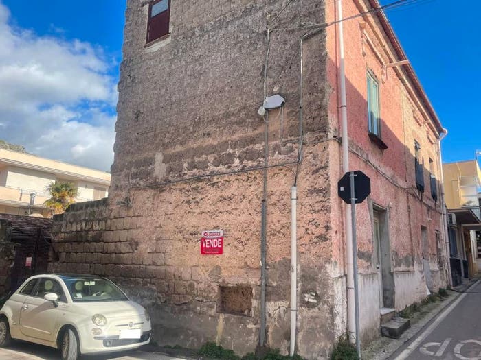 Casa con 6 locali in vendita in Via Sessa Aurunca, Mondragone