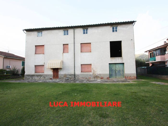 Casa con 6 locali in vendita in Via della Molina, Veneri, Pescia