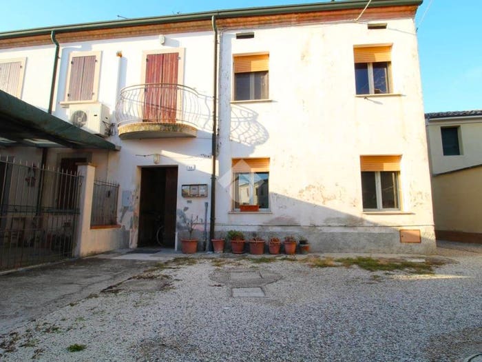 Casa quadrilocale in vendita in Via Giuseppe Lorenzini, Centro, Luzzara