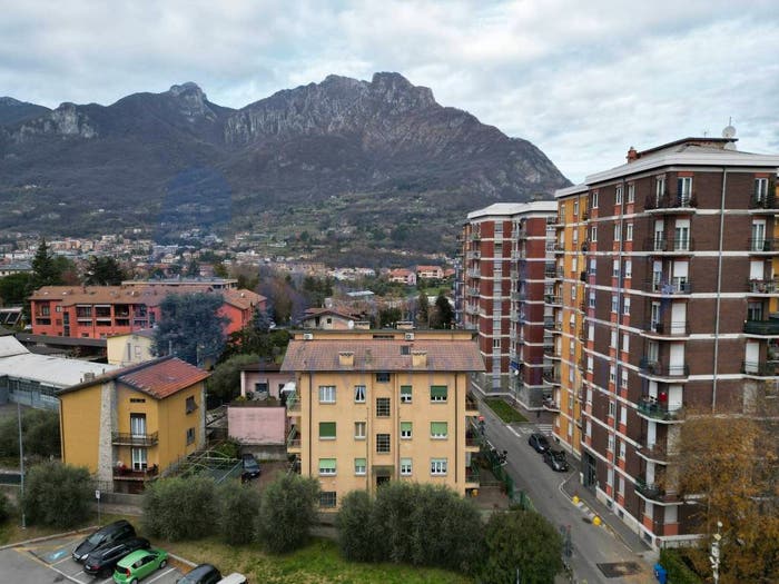 Appartamento trilocale in vendita in Via Monsignor Polvara, Malgrate
