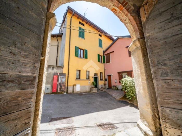 Casa quadrilocale in vendita in Via Orientale ai Monti, Ello