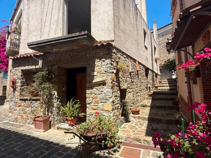 Casa con 6 locali in vendita in Via Regina Margherita, Centro, Ispani
