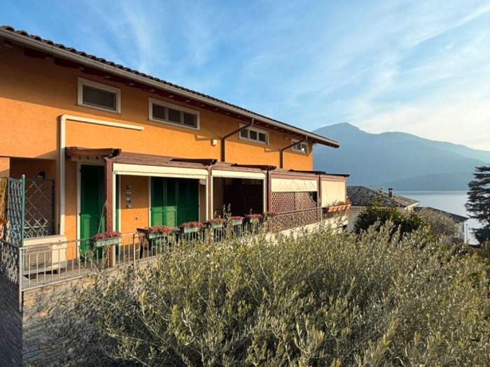 Appartamento quadrilocale in vendita in Via Oliva, Centro, Domaso