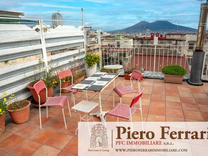 Casa con 5 locali in vendita in Vico Tre Regine, Quartieri Spagnoli, Napoli