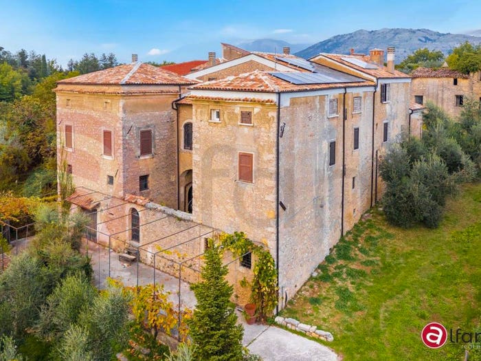 Casa con 6 locali in vendita in Via Conte, Casalvieri