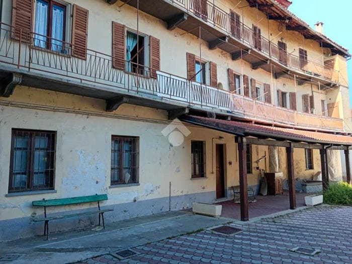 Appartamento quadrilocale in vendita in Piazza palazzo civico, Centro, Vigone
