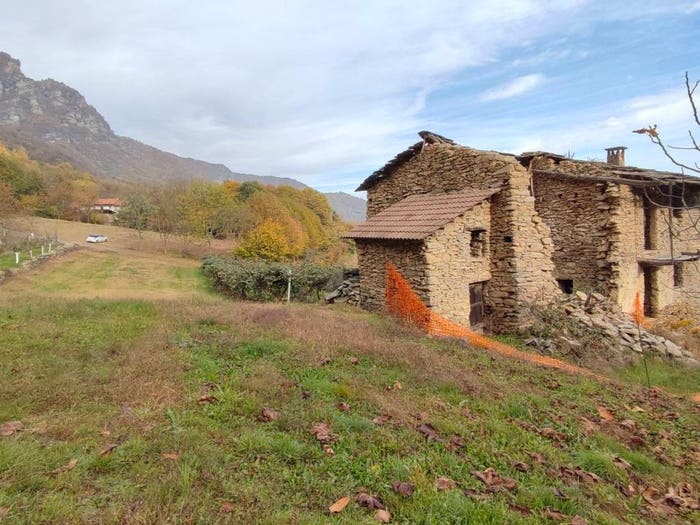 Casa bilocale in vendita in Via ai Monti, Envie
