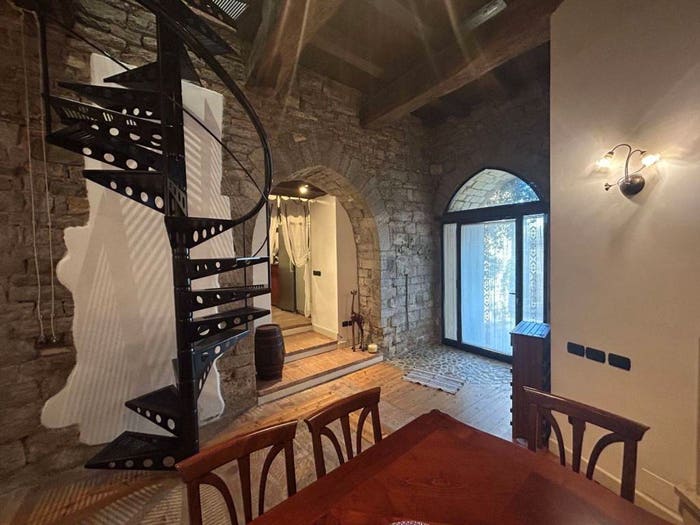 Casa con 6 locali in vendita in Via Solitaria, Agello, Magione