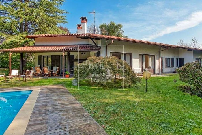 Casa con 6 locali in vendita in Luvinate