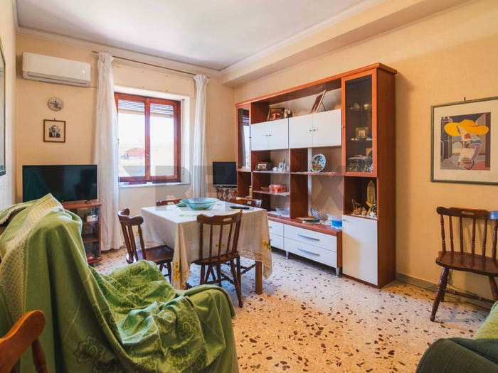 Appartamento con 5 locali in vendita in Rotolo, Catania