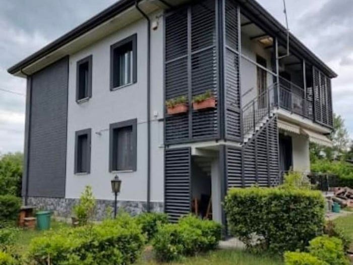 Appartamento con 6 locali in vendita in Via S Domenichino, Ronchi Poveromo, Massa