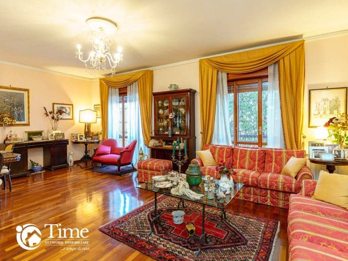 Casa con 6 locali in vendita in Via Santa Sofia, Cittadella Policlinico, Catania