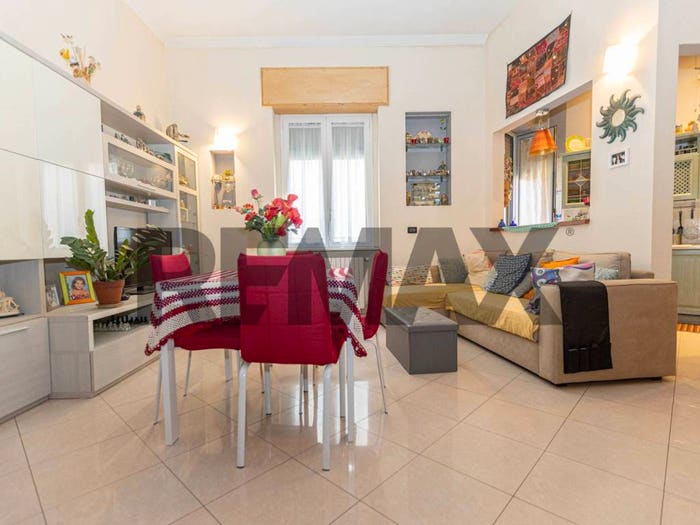 Appartamento trilocale in vendita in Via Legnone, Dergano, Milano