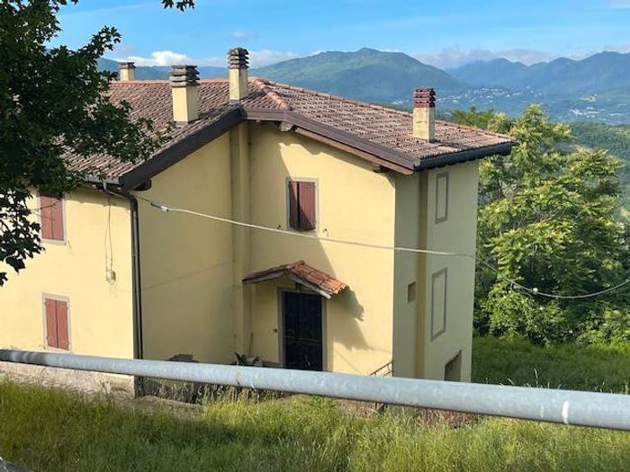 Casa con 6 locali in vendita in Via Ca' di Camugnano, Centro, Camugnano