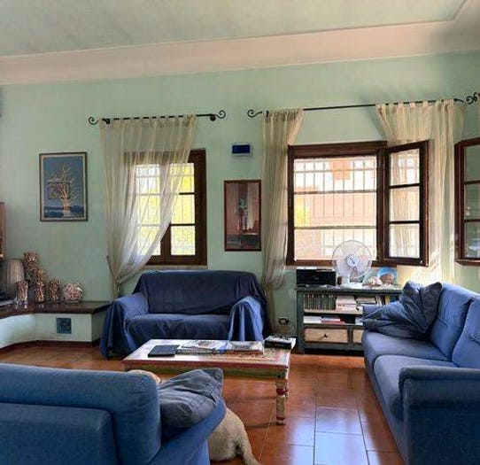 Casa con 6 locali in vendita in Marina di Massa Centro, Massa
