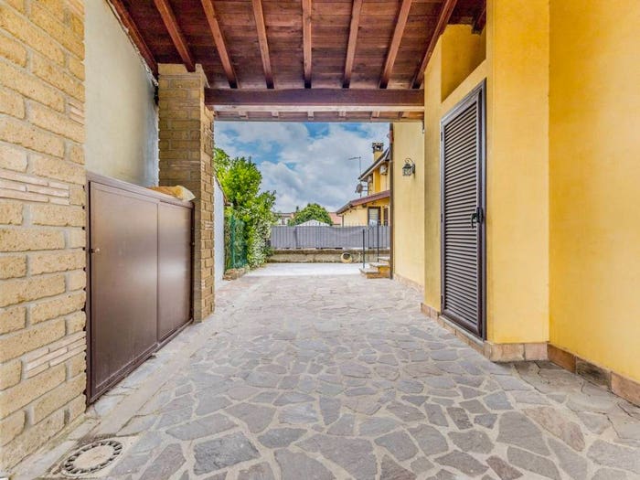 Casa trilocale in vendita in Via Giuseppe Garibaldi, Manziana