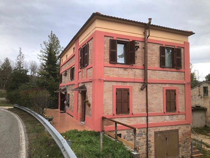 Appartamento con 6 locali in vendita in Villa Casa Tasso, Amandola