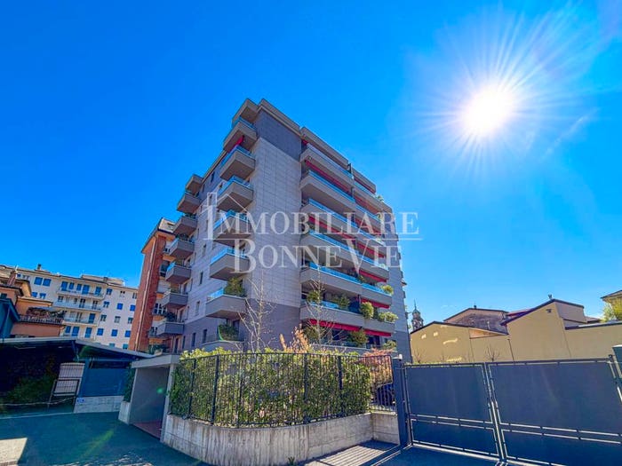 Appartamento trilocale in vendita in Via Napo Torriani, Viale Varese Crocifisso, Como