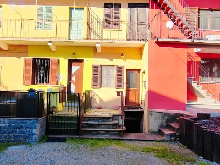Casa con 5 locali in vendita in Via Rovasenda, Brusnengo