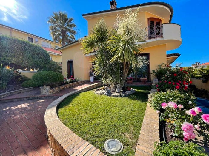 Casa con 6 locali in vendita in Via dei Mille, Senorbì