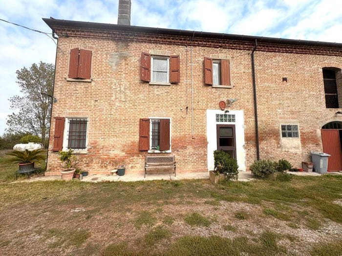 Casa con 6 locali in vendita in Via Cittadino, Bondeno