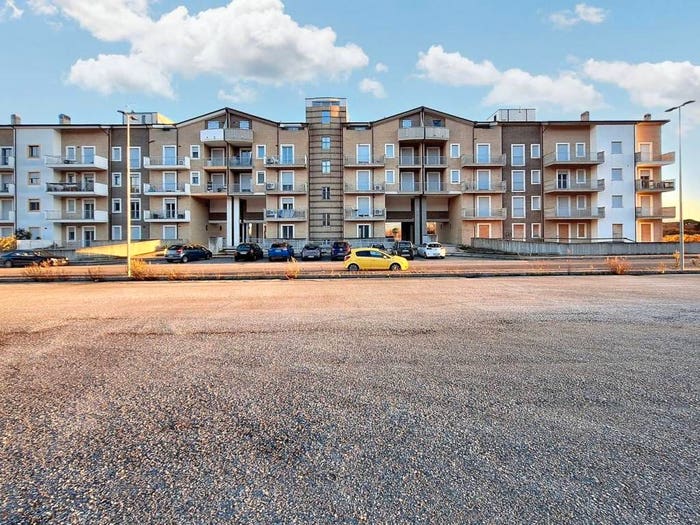 Appartamento con 5 locali in vendita in Contrada Peschiera Macerata MC Italia, Macerata