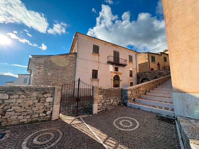 Casa con 6 locali in vendita in Strada Statale Molesana, Centro, Macchiagodena