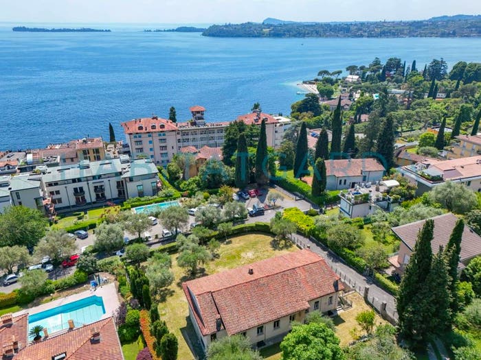 Casa con 6 locali in vendita in via fiume, Centro, Gardone Riviera