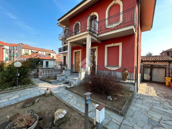 Casa con 6 locali in vendita in Via Antonio Canova, Ospedale, Asti
