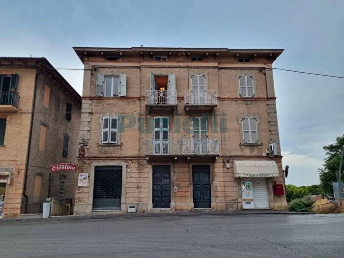 Appartamento con 6 locali in vendita in Piazza Dante Alighieri, Centro, Fermo