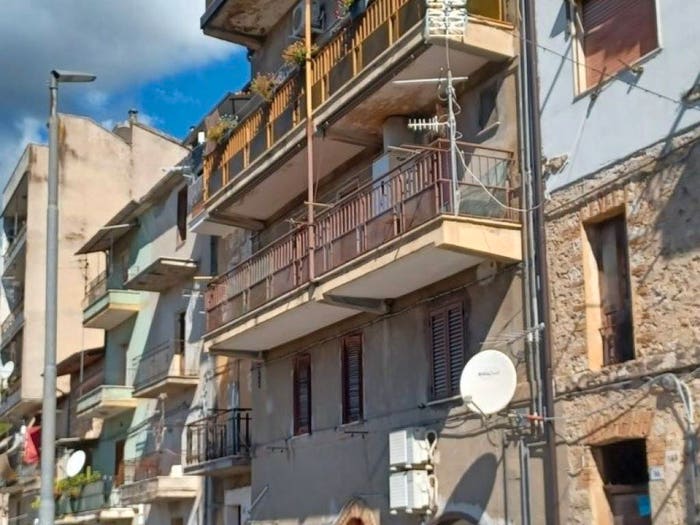 Appartamento trilocale in vendita in Via Cristoforo Colombo, Centro, Roccagorga