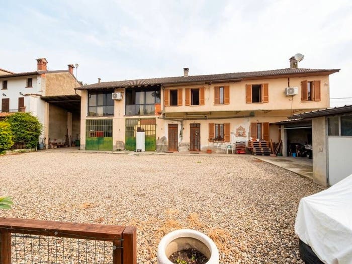 Casa con 6 locali in vendita in Via Trinità, Breme