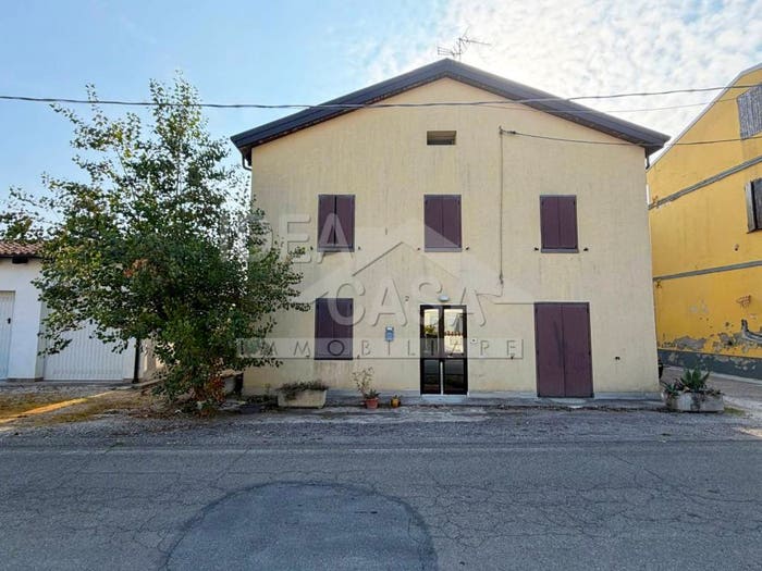 Casa con 5 locali in vendita in Via Falconiera, Mirandola