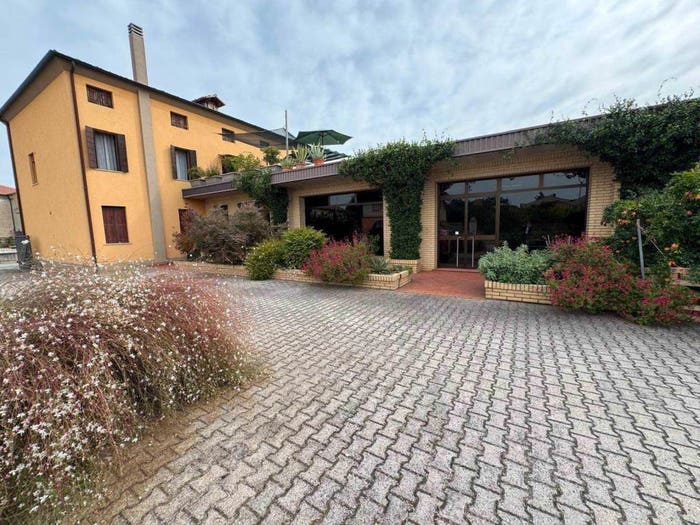 Casa con 6 locali in vendita in Centro, Villa Estense