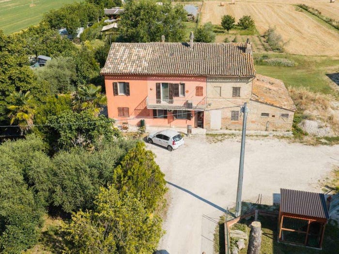 Casa con 6 locali in vendita in Corinaldo