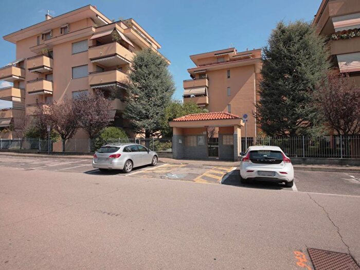 Appartamento trilocale in vendita in Via Buccari, Centro, Parabiago