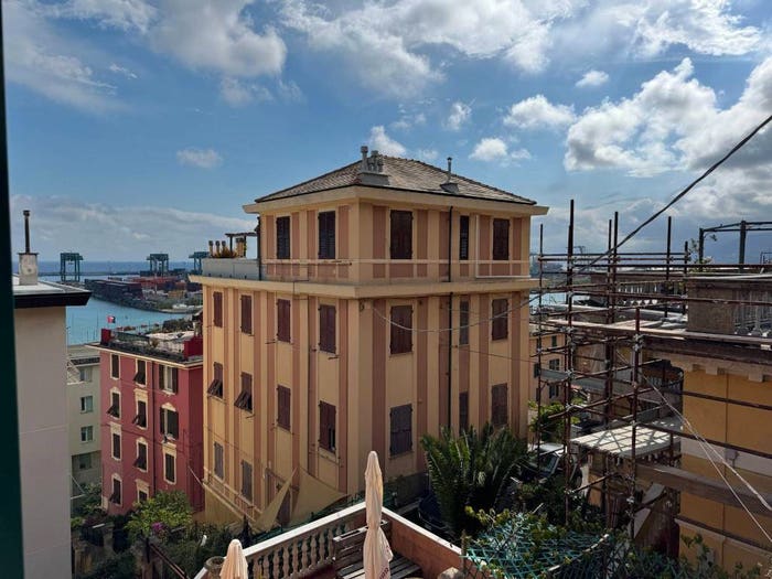 Appartamento quadrilocale in vendita in Via Patmo, Pegli, Genova