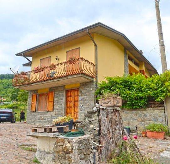Casa con 6 locali in vendita in Località Castello, Comano