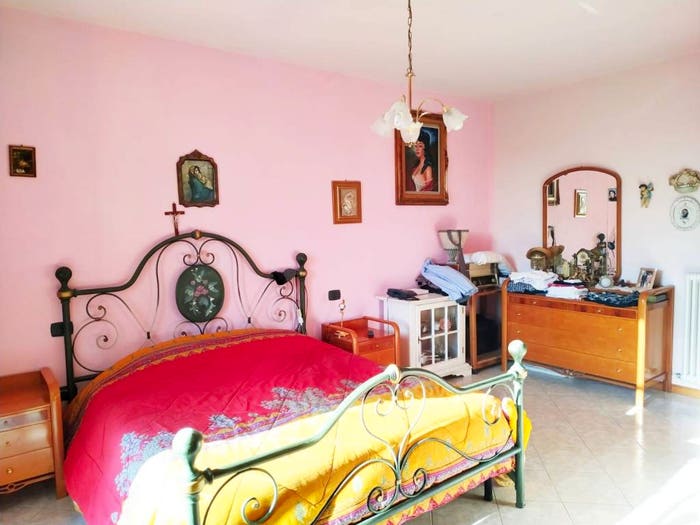 Casa con 5 locali in vendita in Via Giuseppe Garibaldi, Centro, Moglia