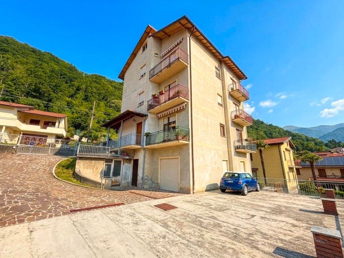 Appartamento quadrilocale in vendita in Via Italia, Centro, Airuno