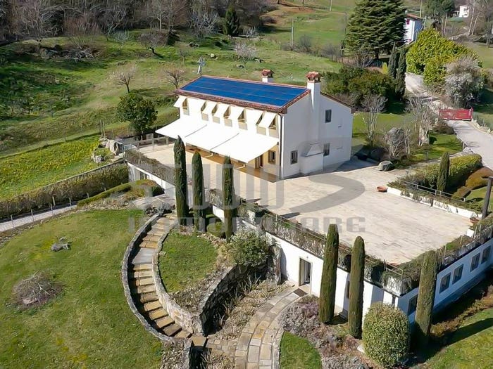 Casa con 6 locali in vendita in Via Ronco, Teolo