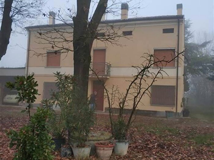 Casa con 6 locali in vendita in Rolo