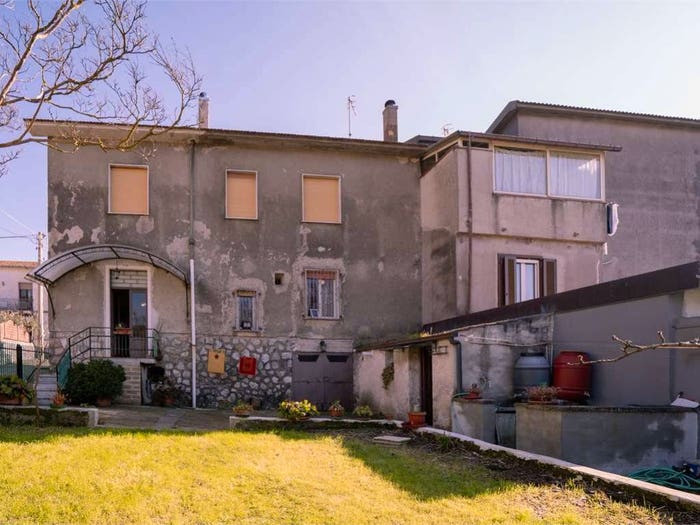 Casa con 6 locali in vendita in Via Giacomo Puccini, Roccamonfina