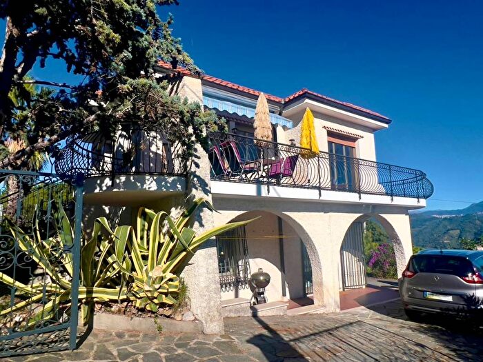 Casa quadrilocale in vendita in Camporosso